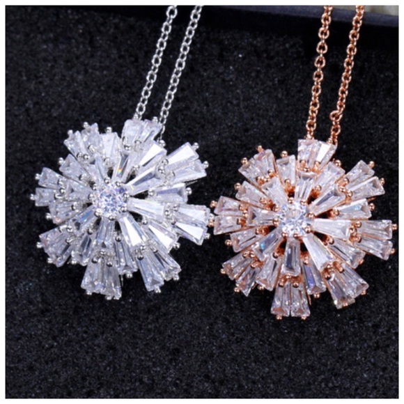 Swarovski Crystals Lendin Starburst Necklace - Picture 6 of 7